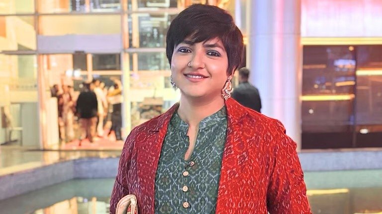 গান নিয়ে আপত্তিতে মঞ্চে হেনস্থা, গায়িকা লগ্নজিতা চক্রবর্তীর অভিযোগে গ্রেপ্তার স্কুল মালিক