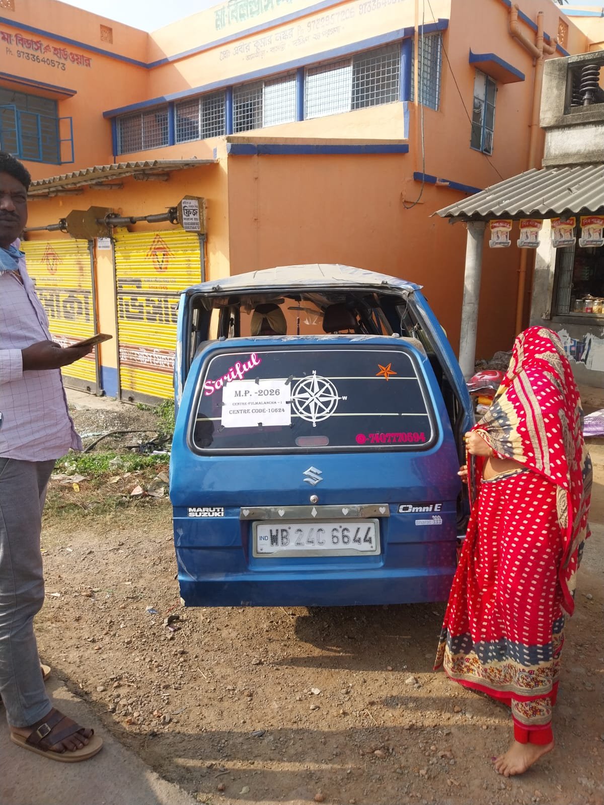 প্রশ্নপত্র নিয়ে যাওয়ার সময় দুর্ঘটনা, আহত ৪ নির্বিঘ্নেই শুরু মাধ্যমিক পরীক্ষা